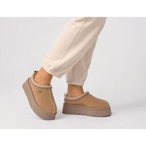 Nearly NeW UGG Tazz Platform Slippers Sand Suede Shearling Lined Comfort Clogs,